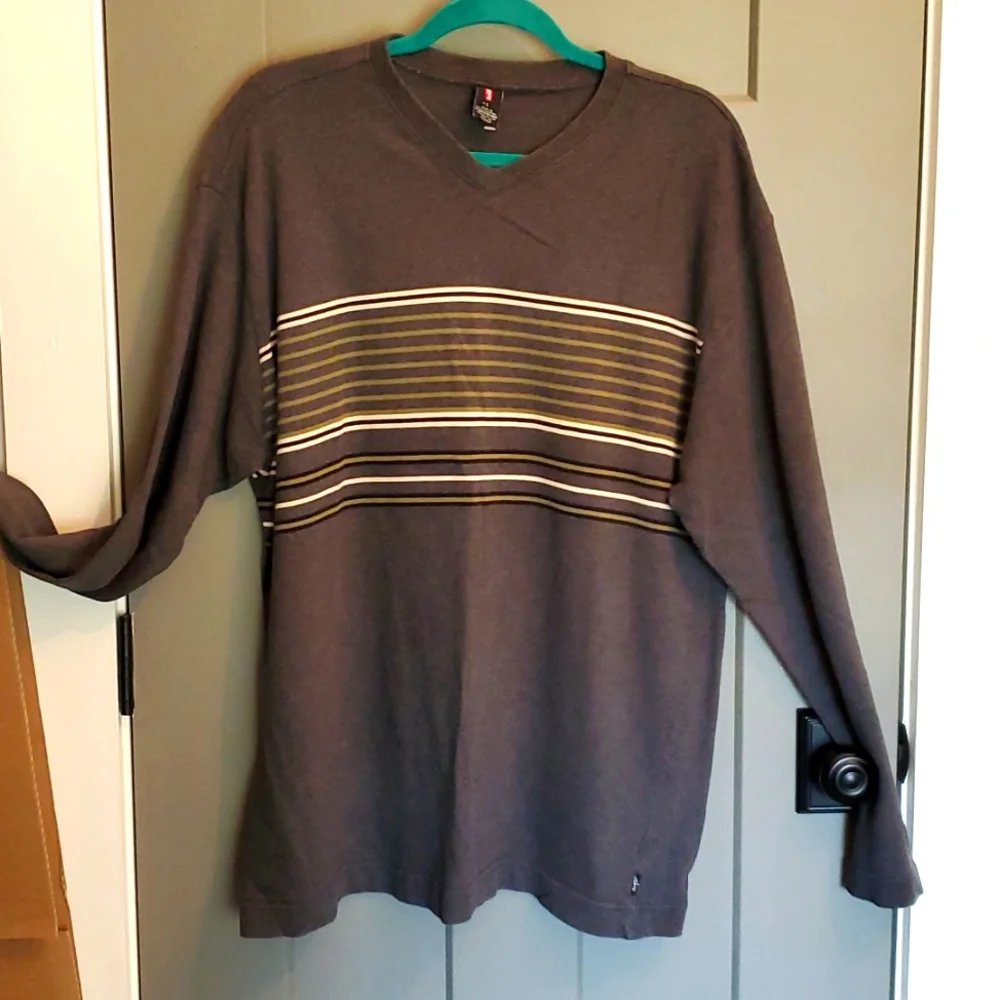 NEW / VINTAGE Levi's Men's LONG SLEEVE shirt. Sz Large - NEW